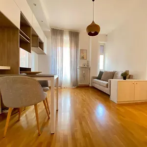 Da Vinci - With Balcony In Design District - Tortona Area Appartamento Milano