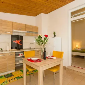 Leon-sara Appartement Split